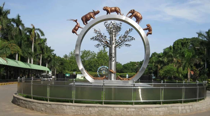 The vibrant wildlife at Hyderabad's Nehru Zoological Park, a spot for animal lovers & family visits.