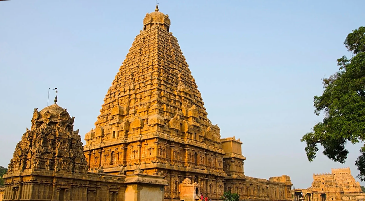 Discover the stunning Brihadeeswarar Temple, a Chola-era marvel with grand architecture & rich history